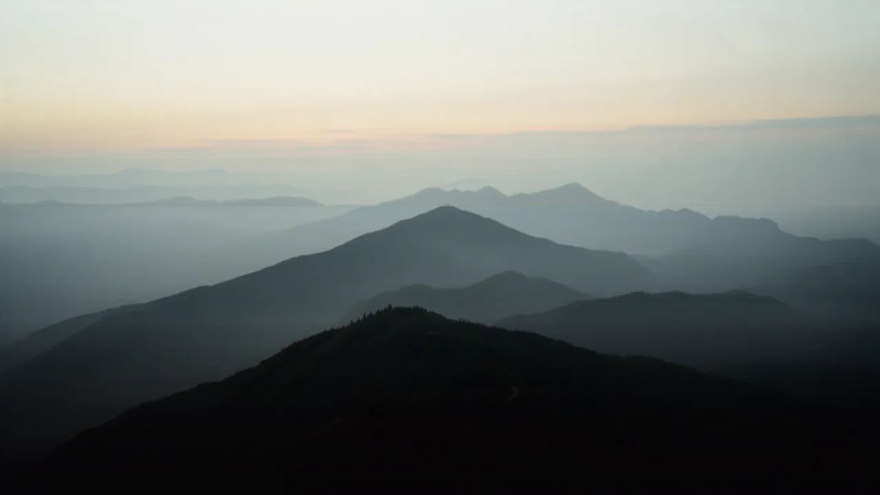 Fünf Bergspitzen im Morgenlicht
